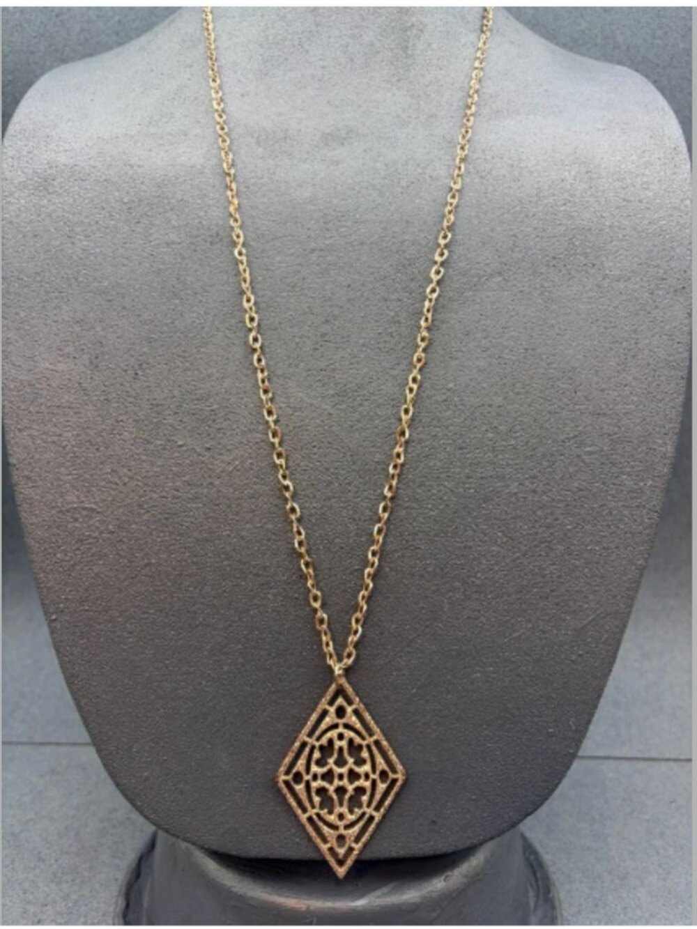 Filigree Diamond Pendant Necklace 32 In Gold Geometric Elegant Retro Vintage 70s